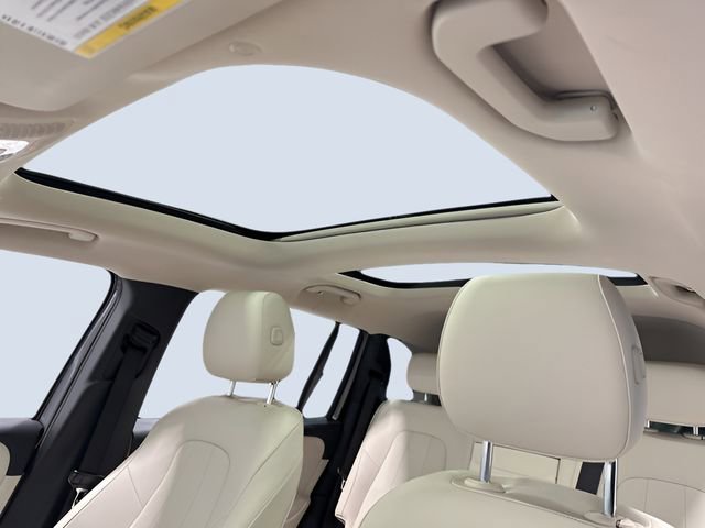 Used 2023 Mercedes-Benz EQB 300 4MATIC image 29