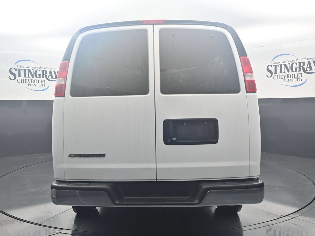 Used 2025 Chevrolet Express 3500 LT w/ LT Preferred Equipment Group RWD image 6