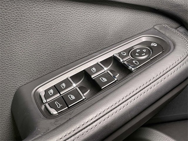 Certified 2025 Porsche Macan image 37