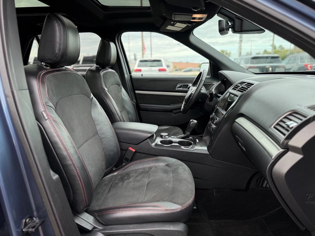 Used 2019 Ford Explorer XLT w/ Equipment Group 202A AWD/4WD image 16