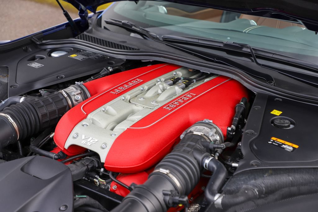 Used 2021 Ferrari 812 GTS RWD image 29