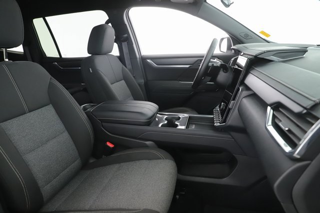 Used 2025 GMC Acadia Elevation image 32