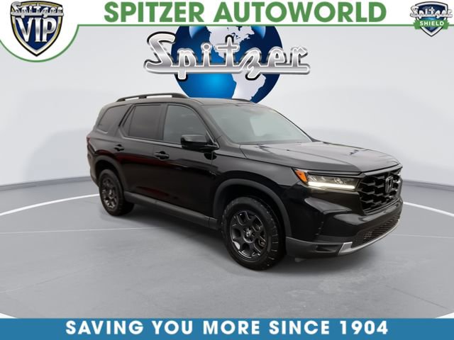 Used 2025 Honda Pilot TrailSport image 3