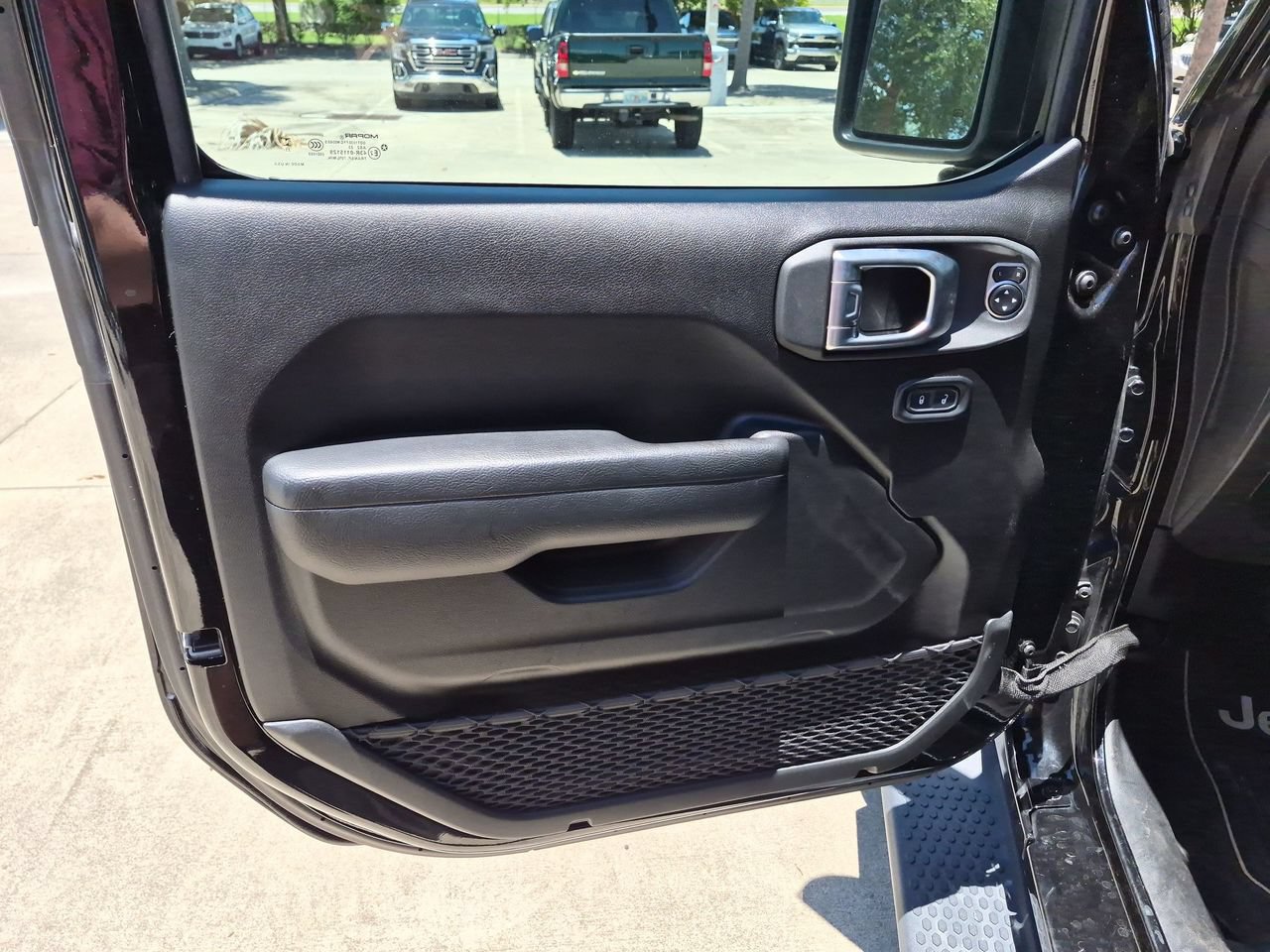 Used 2024 Jeep Wrangler Unlimited Sport AWD/4WD image 18