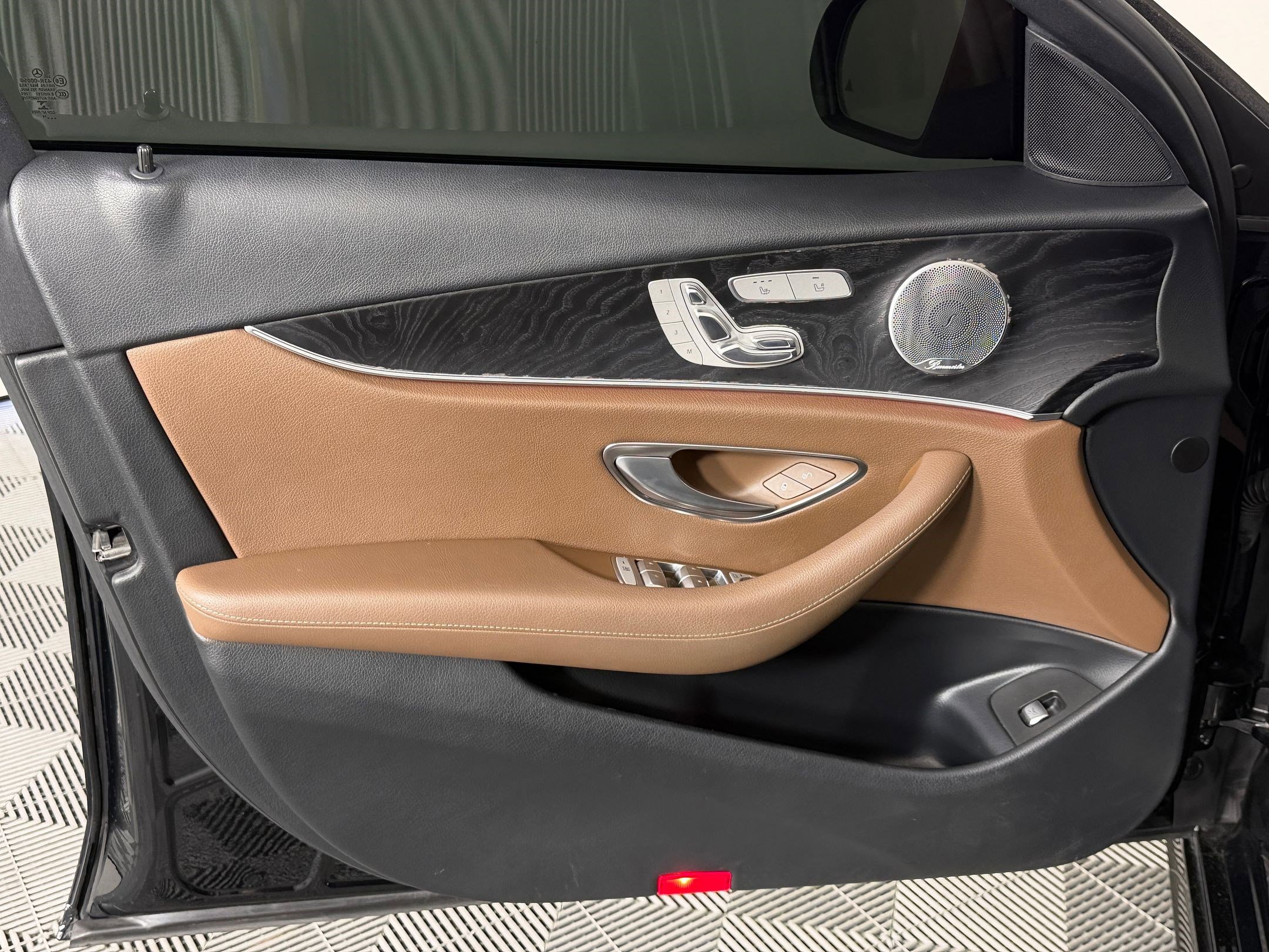 Used 2017 Mercedes-Benz E 300 4MATIC image 11