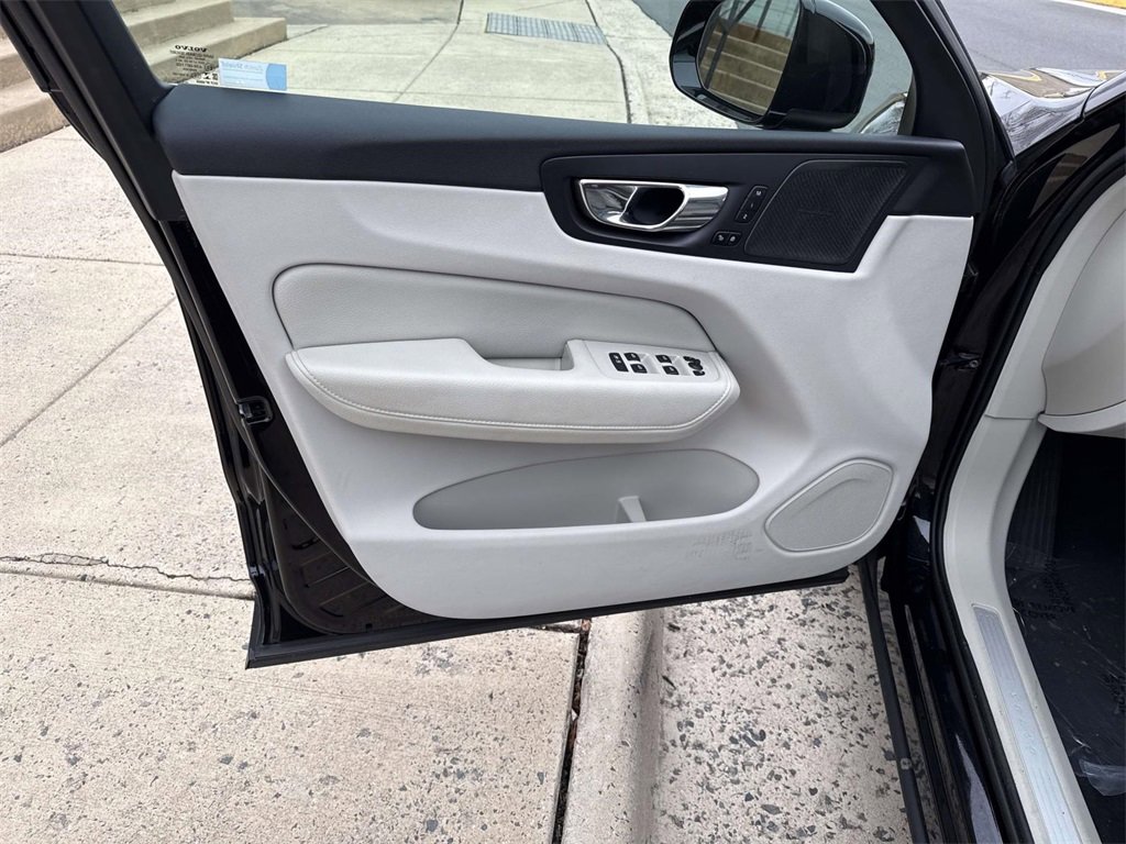 Used 2020 Volvo XC60 T6 Inscription w/ Protection Package Premier image 15