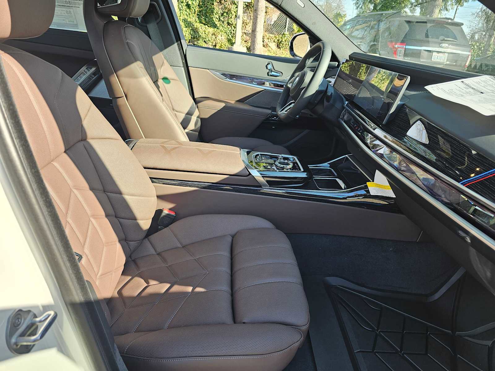 Used 2024 BMW i7 xDrive60 image 10