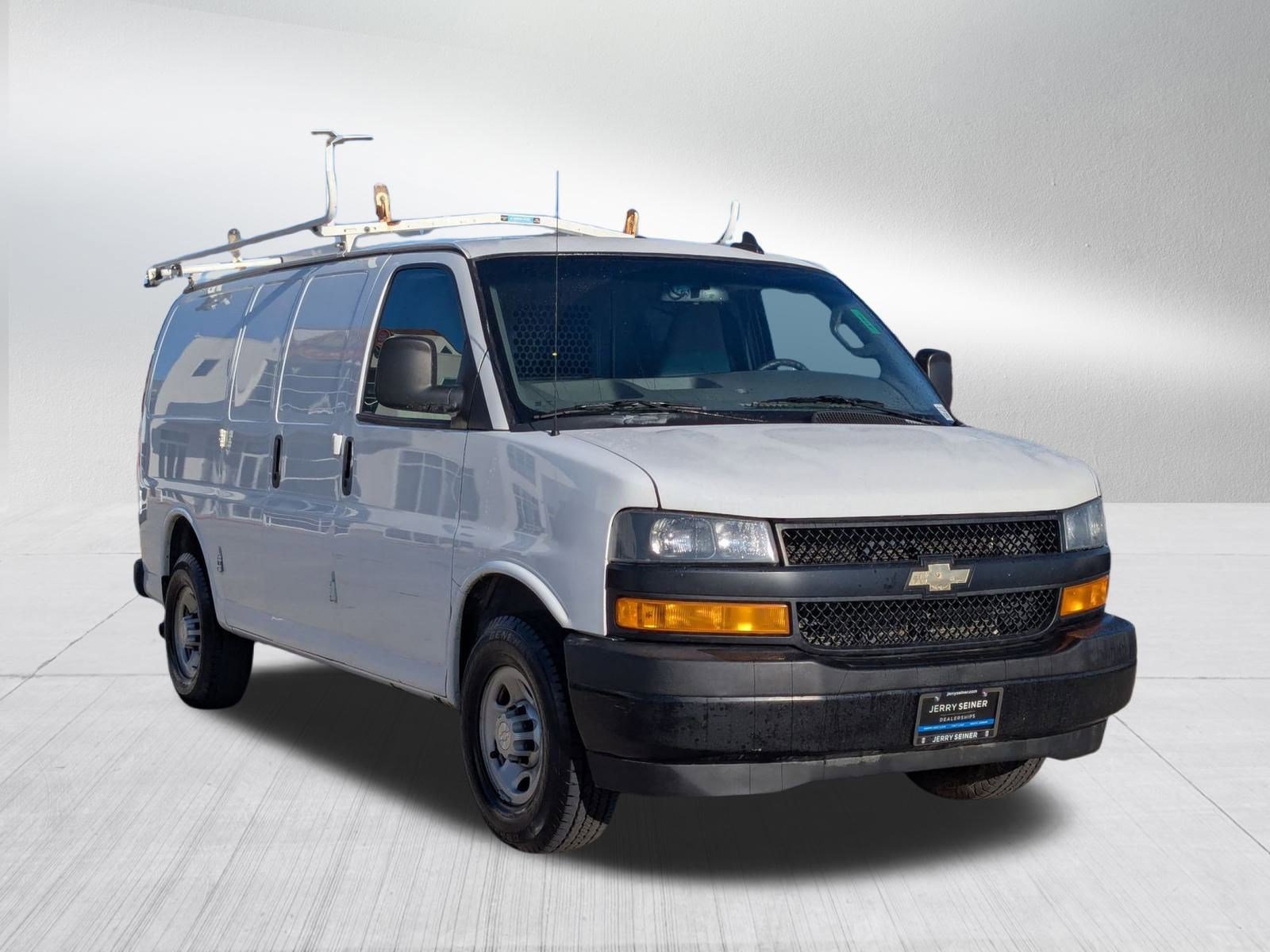 Used 2019 Chevrolet Express 3500 w/ Driver Convenience Package image 7