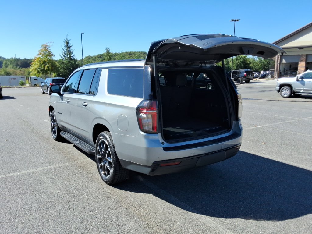 Certified 2024 Chevrolet Suburban RST w/ Luxury Package RWD image 16