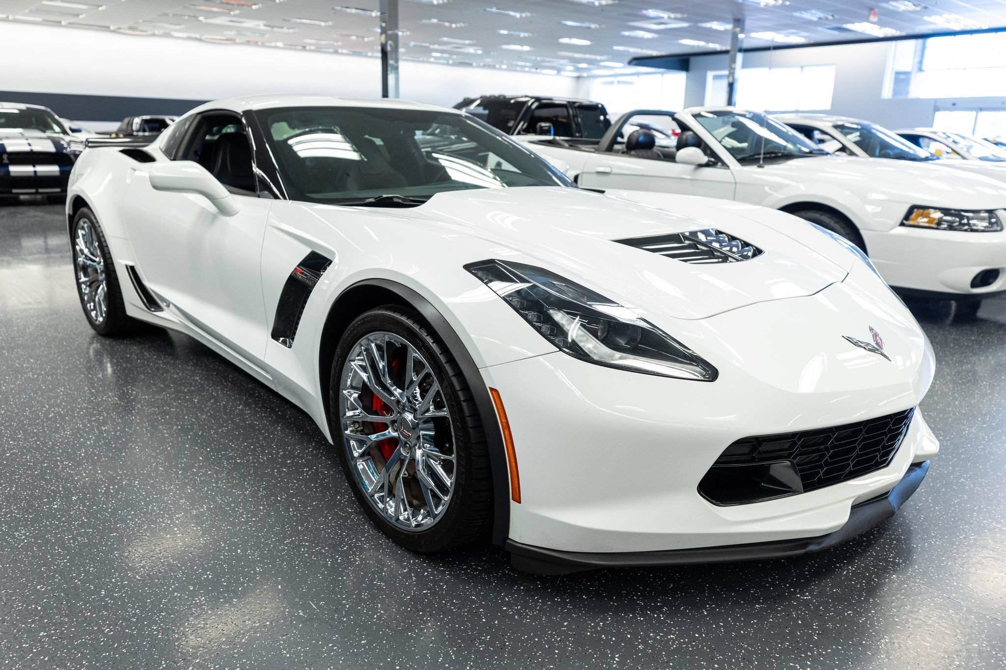 Used 2016 Chevrolet Corvette Z06 w/ Chrome Badge Package RWD image 3
