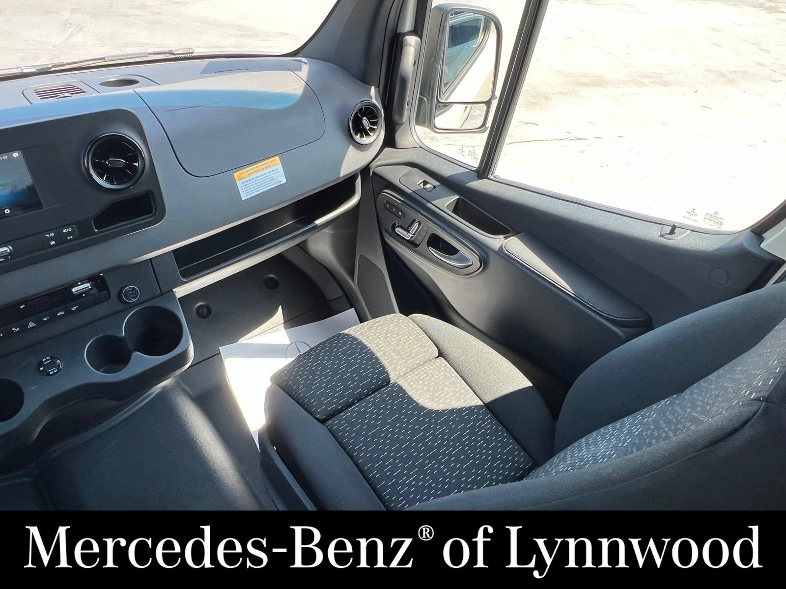 Used 2022 Mercedes-Benz Sprinter 2500 image 19