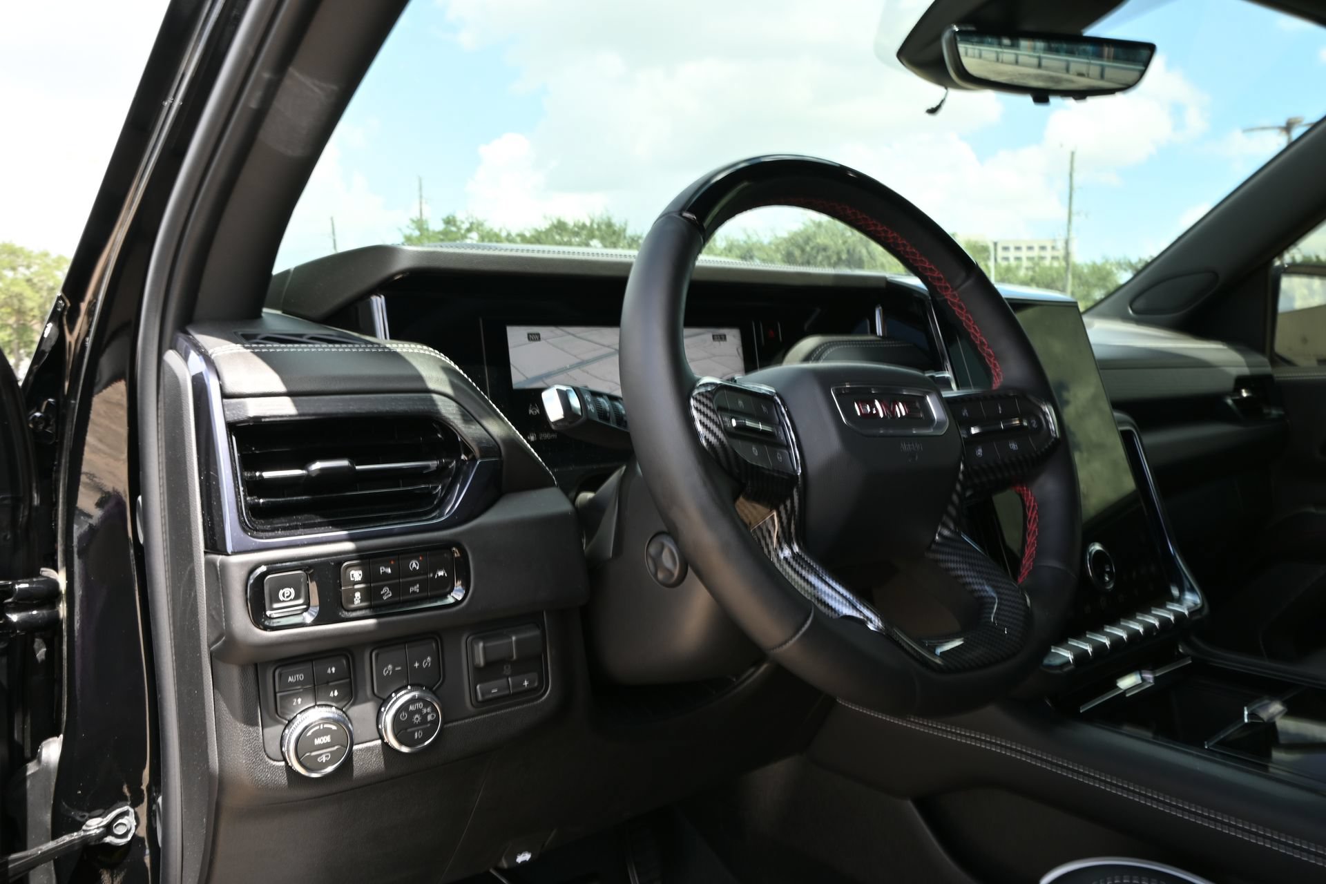 Used 2026 GMC Yukon XL AT4 Ultimate AWD/4WD image 18