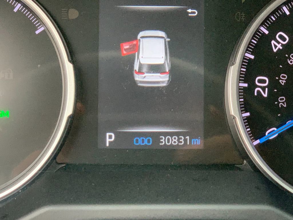 Used 2022 Toyota RAV4 XLE image 29