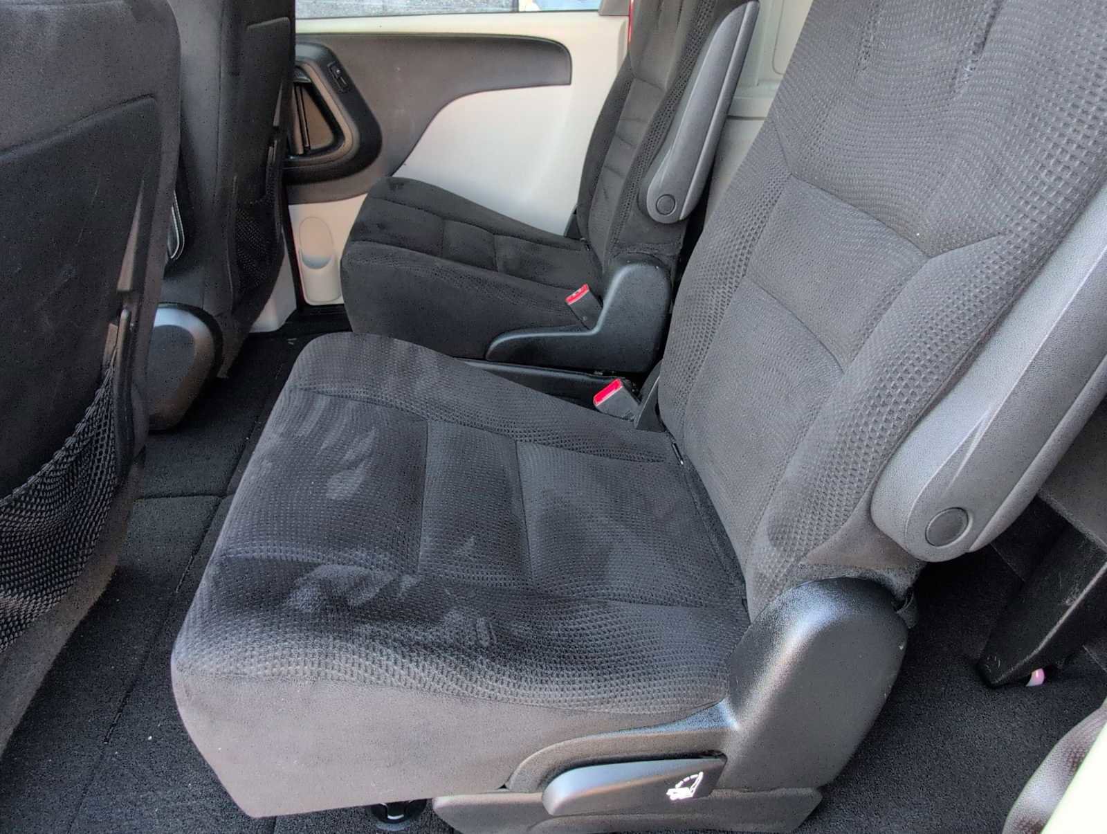 Used 2015 Dodge Grand Caravan SE image 17