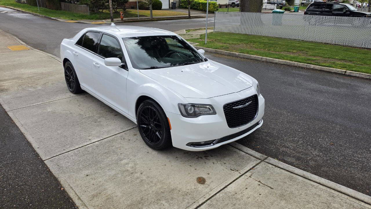 Used 2019 Chrysler 300 S RWD image 3