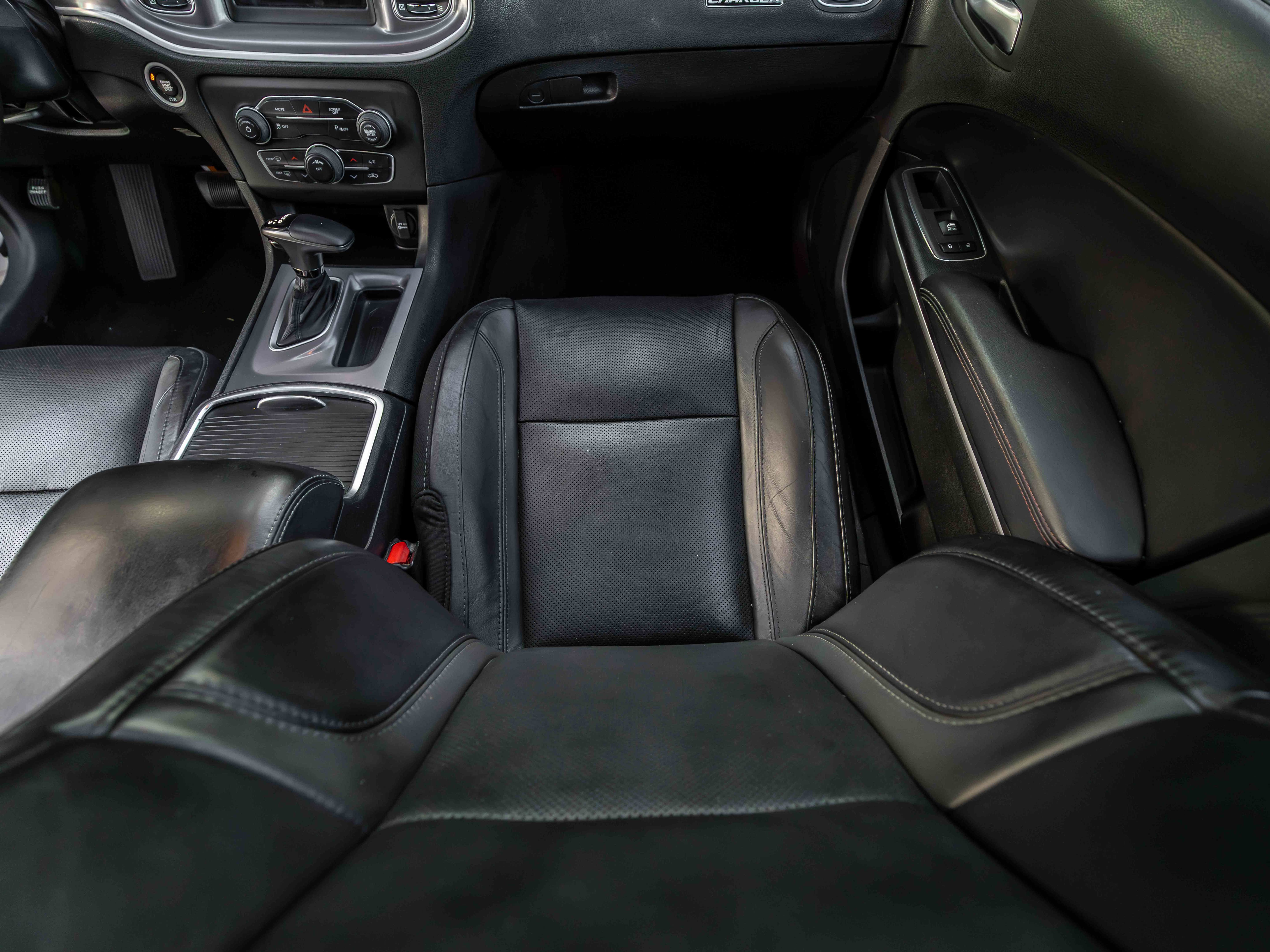 Used 2019 Dodge Charger SXT w/ Leather Interior Group image 59