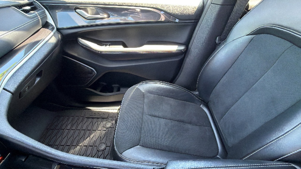 Used 2021 Jeep Grand Cherokee L Laredo AWD/4WD image 12