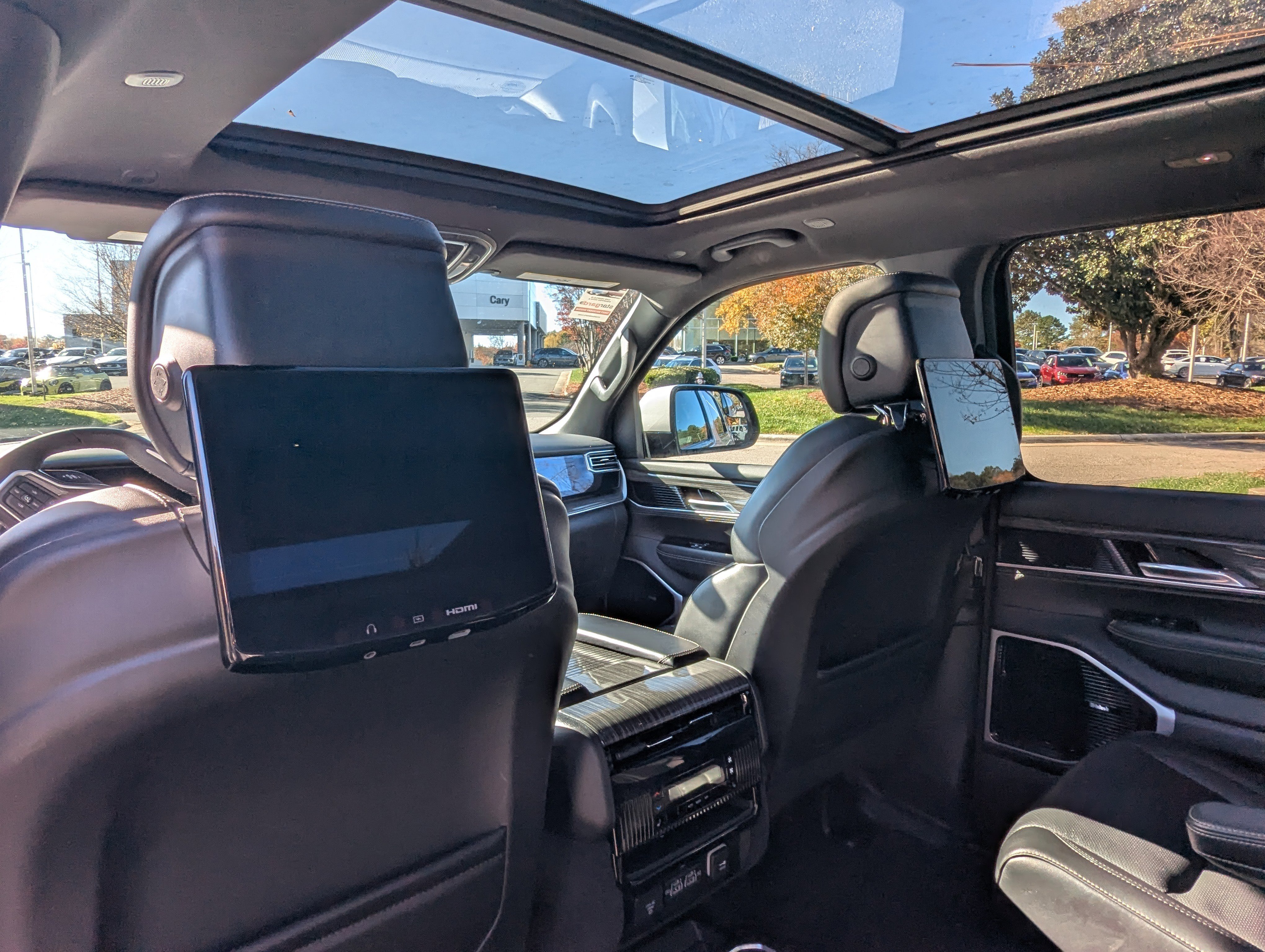 Used 2022 Jeep Wagoneer Series III w/ Premium Group I image 15