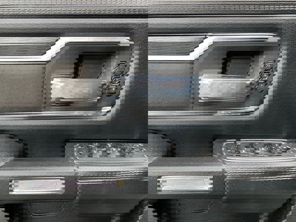 Used 2024 RAM 1500 Laramie image 12