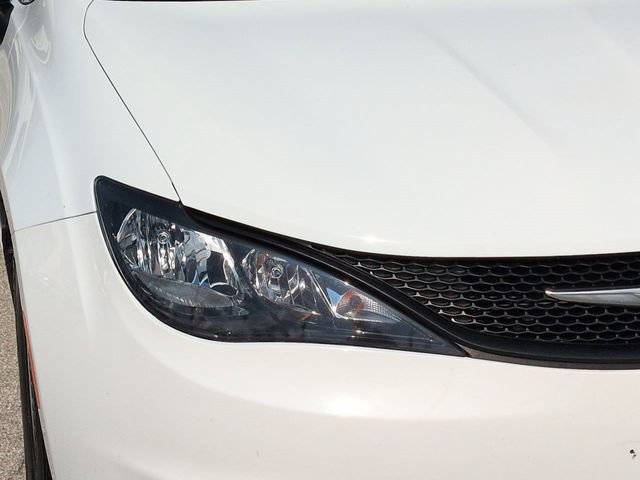 Used 2023 Chrysler Voyager LX FWD image 10