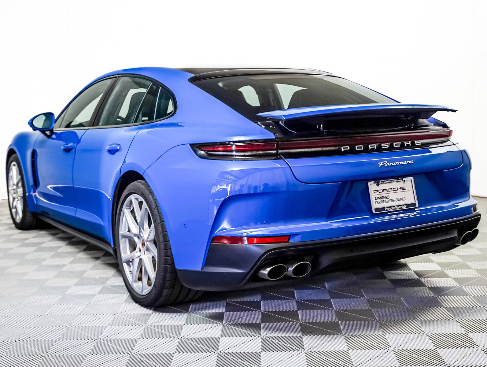 Certified 2025 Porsche Panamera image 3