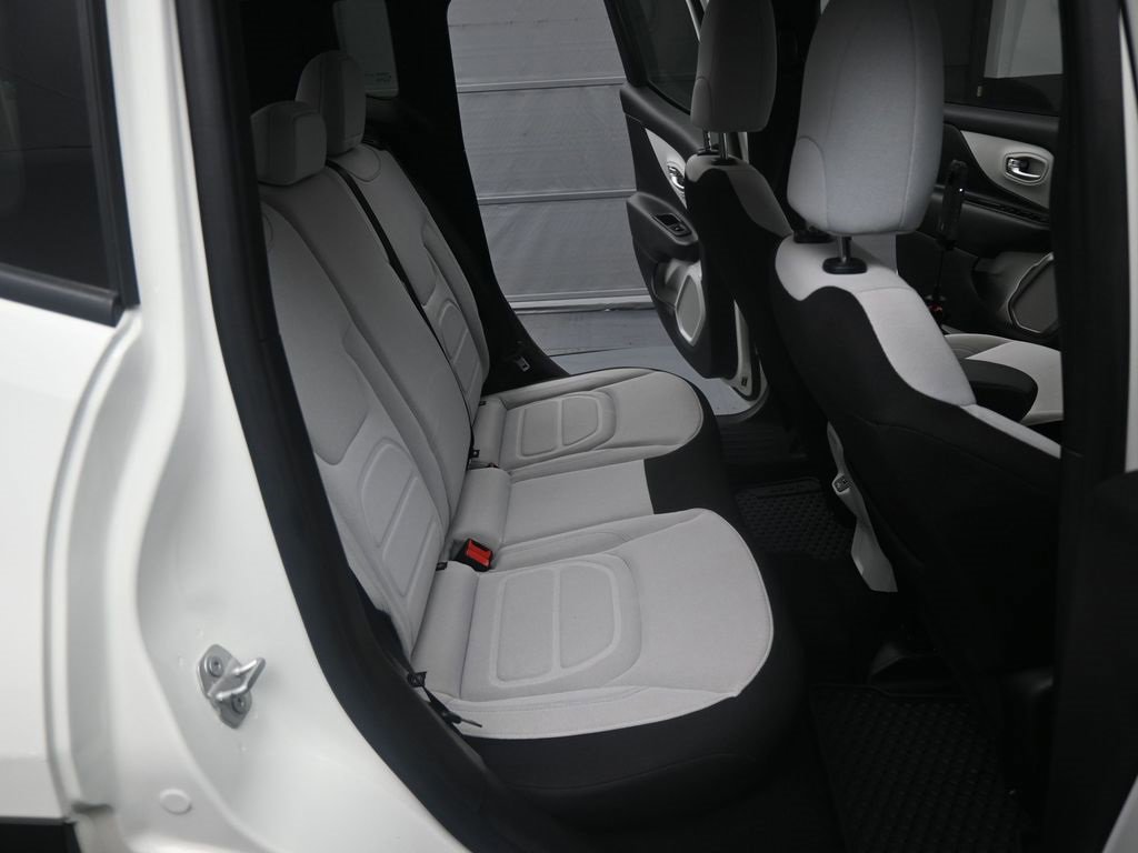 Used 2022 Jeep Renegade Latitude image 6