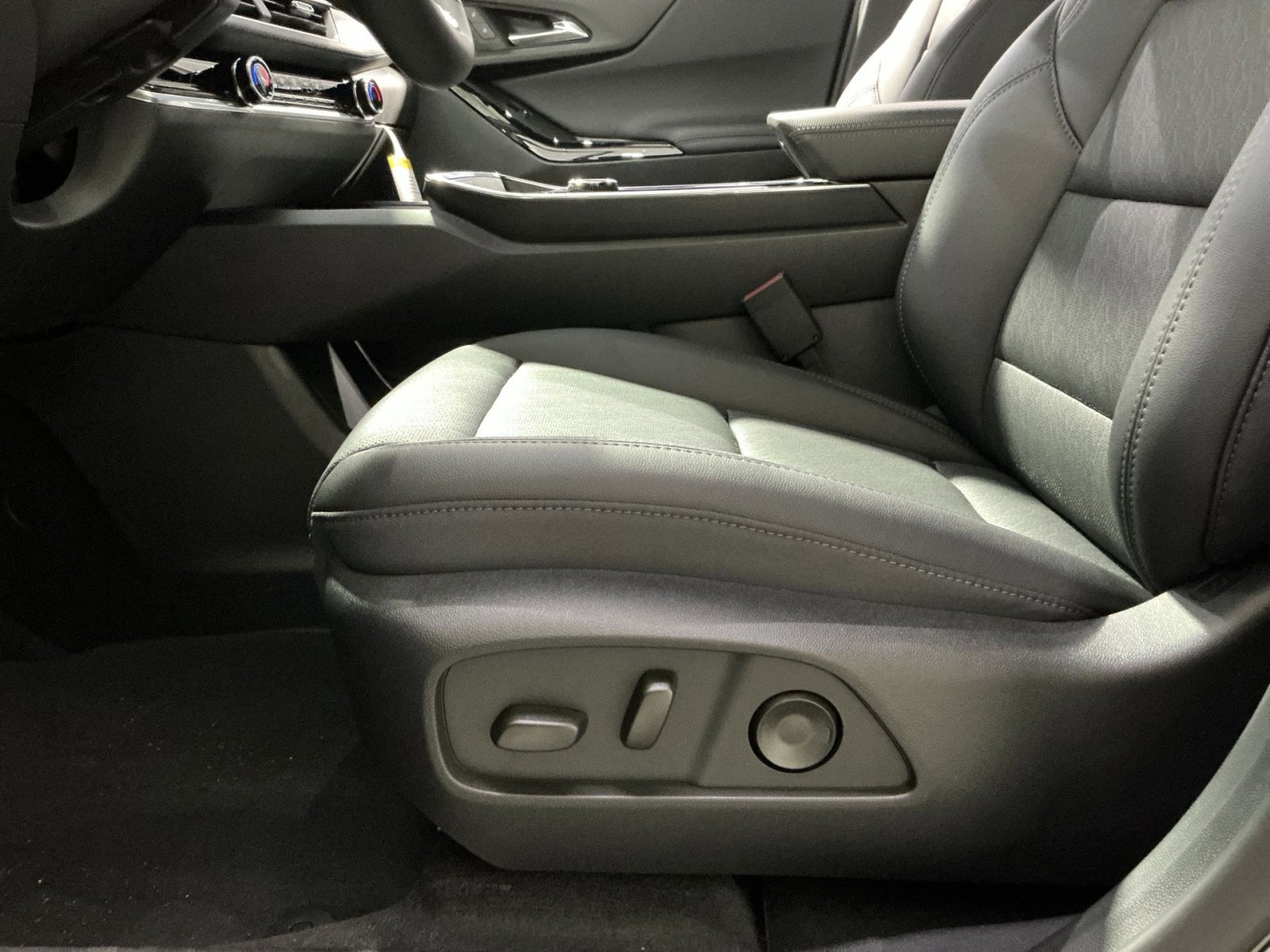 New 2026 Chevrolet Equinox LT w/ Convenience Package II image 22