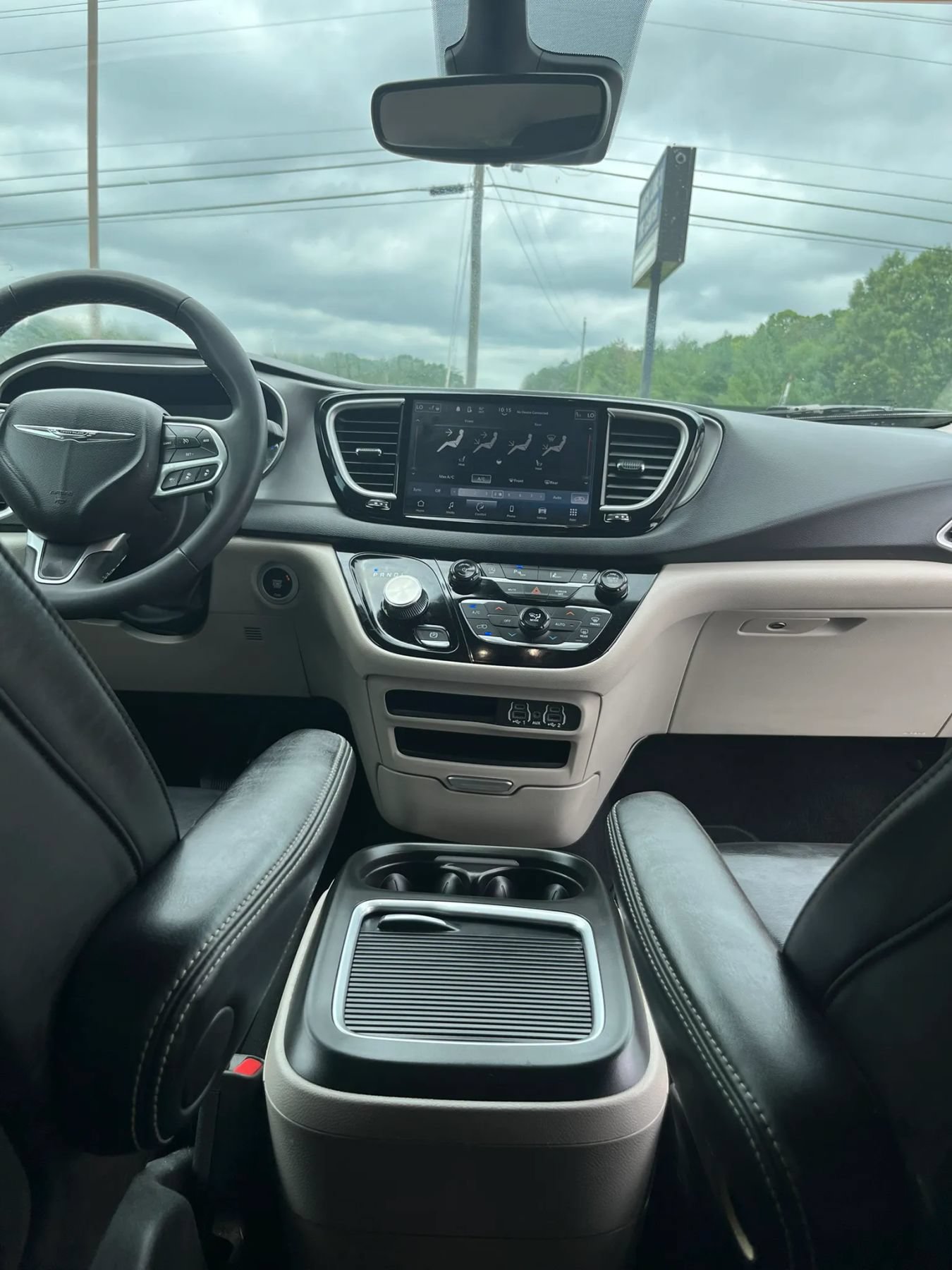 Used 2023 Chrysler Pacifica Touring-L FWD image 28