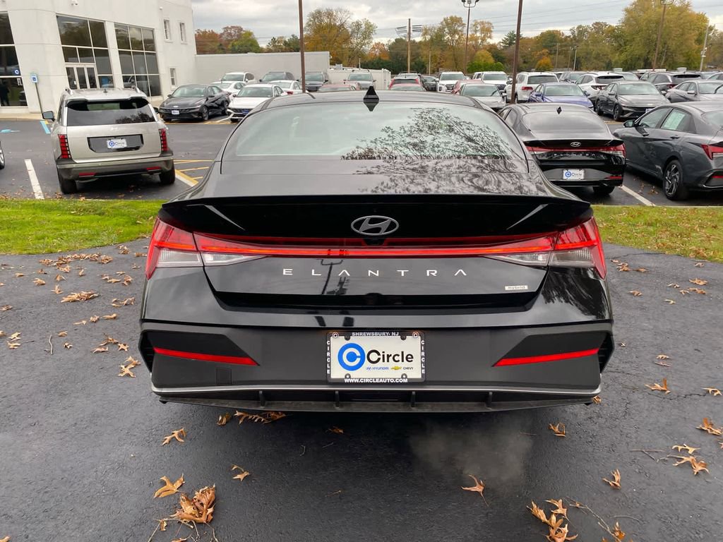 New 2025 Hyundai Elantra SEL image 5