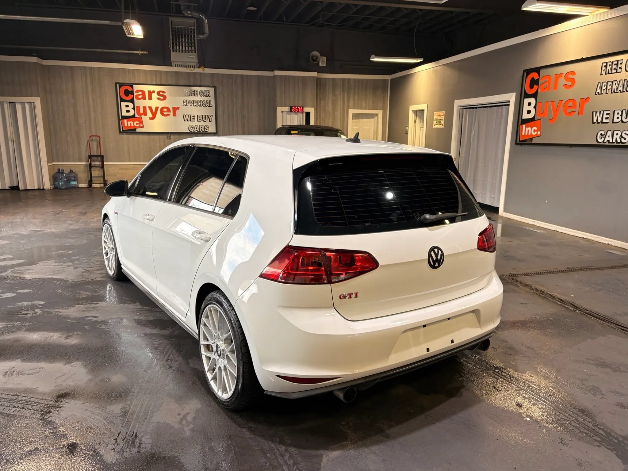 Used 2017 Volkswagen GTI Sport FWD image 4