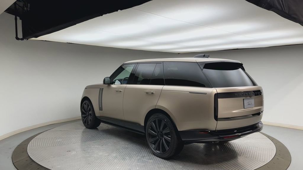 New 2026 Land Rover Range Rover SV image 4