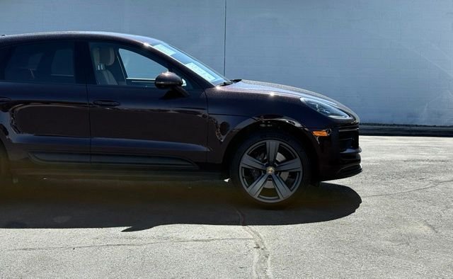 Used 2025 Porsche Macan AWD/4WD image 9