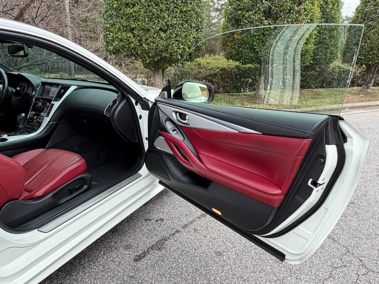 Used 2017 INFINITI Q60 Red Sport 400 image 23