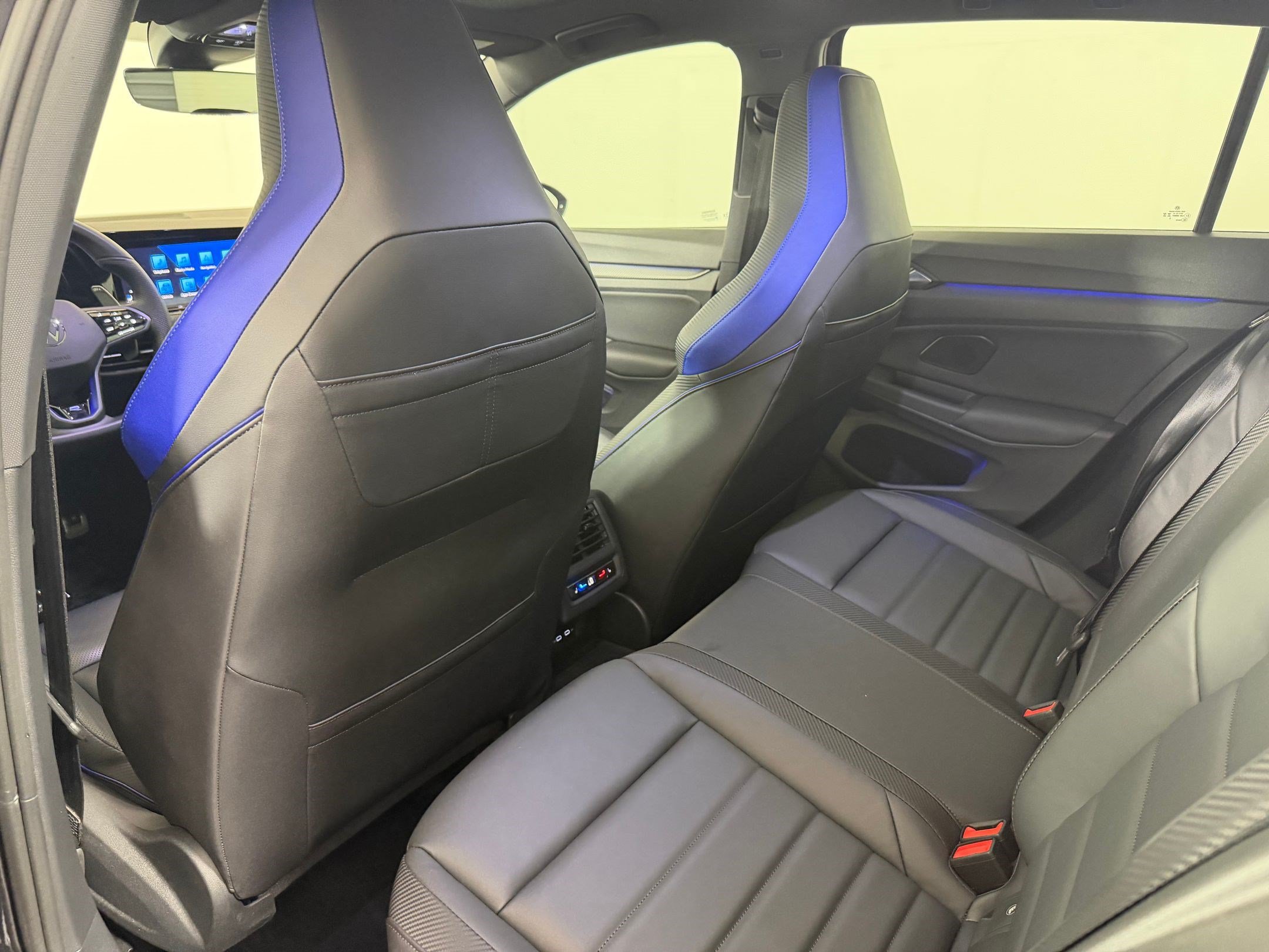 Used 2023 Volkswagen Golf R AWD/4WD image 22