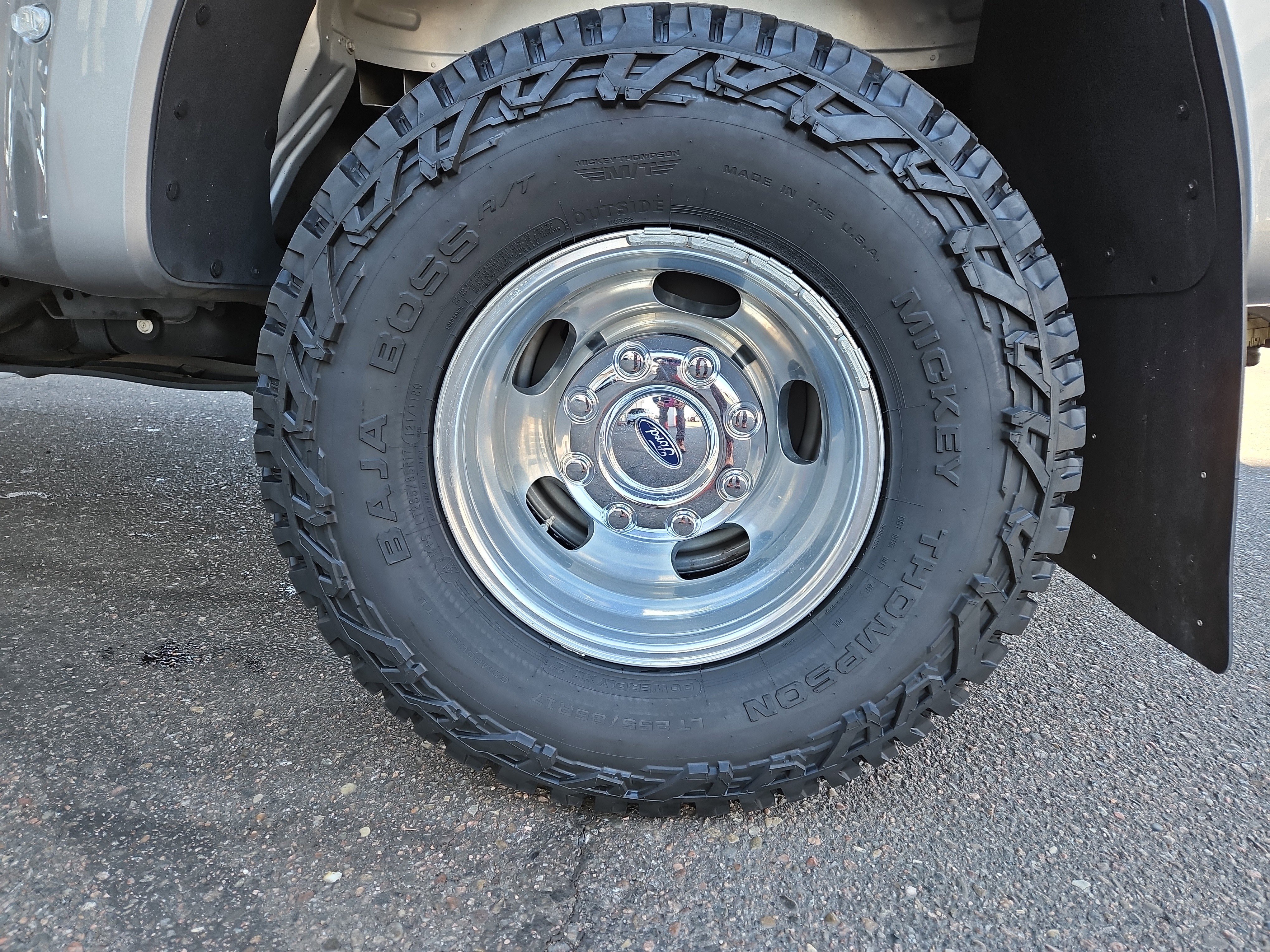 Used 2024 Ford F350 Limited w/ FX4 Off-Road Package image 32