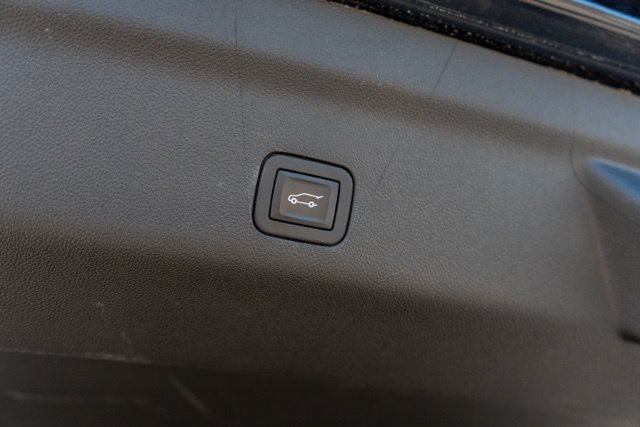 Used 2025 Chevrolet Suburban High Country AWD/4WD image 11