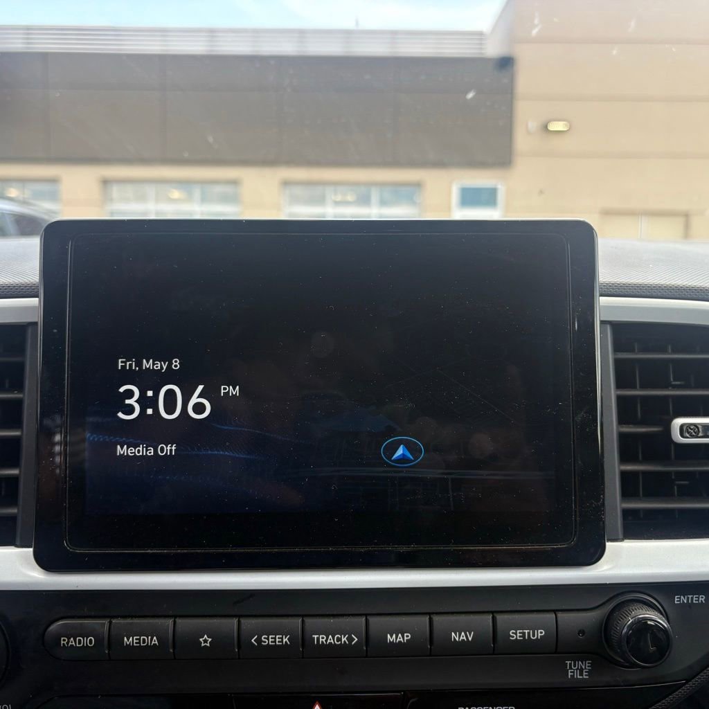 Used 2023 Hyundai Venue Limited FWD image 19