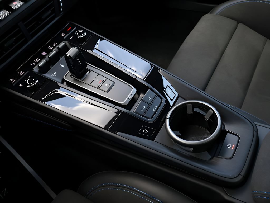Certified 2025 Porsche 911 Carrera 4 GTS AWD/4WD image 24