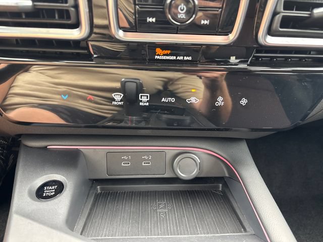 Used 2026 Nissan Sentra SR w/ Floor Mat Package FWD image 16