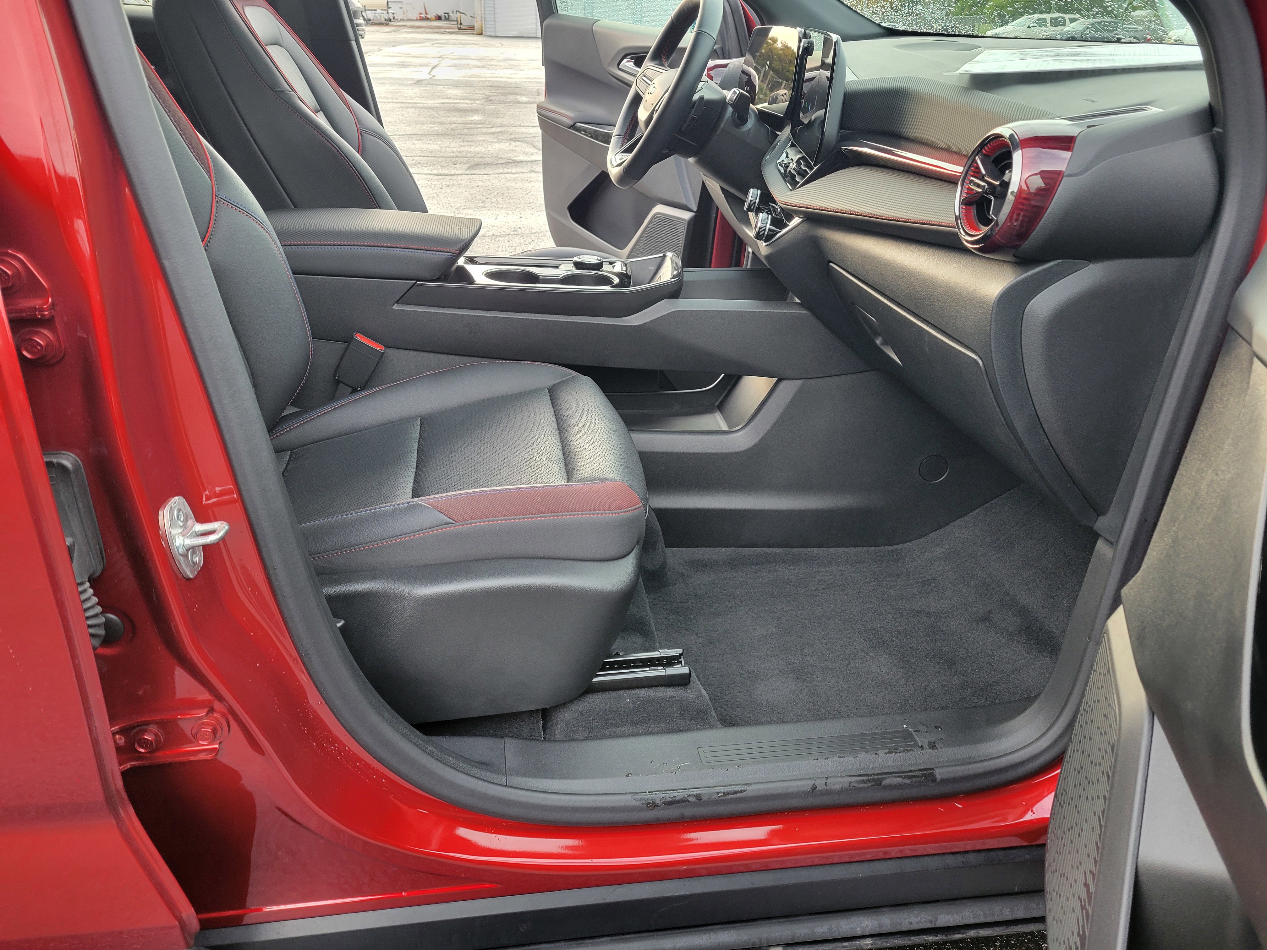 Used 2025 Chevrolet Equinox RS w/ Safety and Technology Package image 34