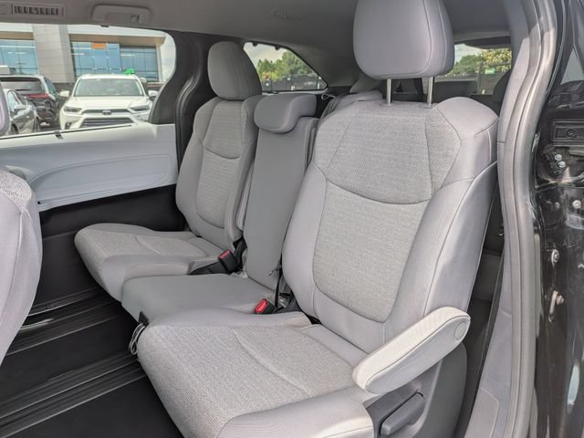 Used 2026 Toyota Sienna LE FWD image 25