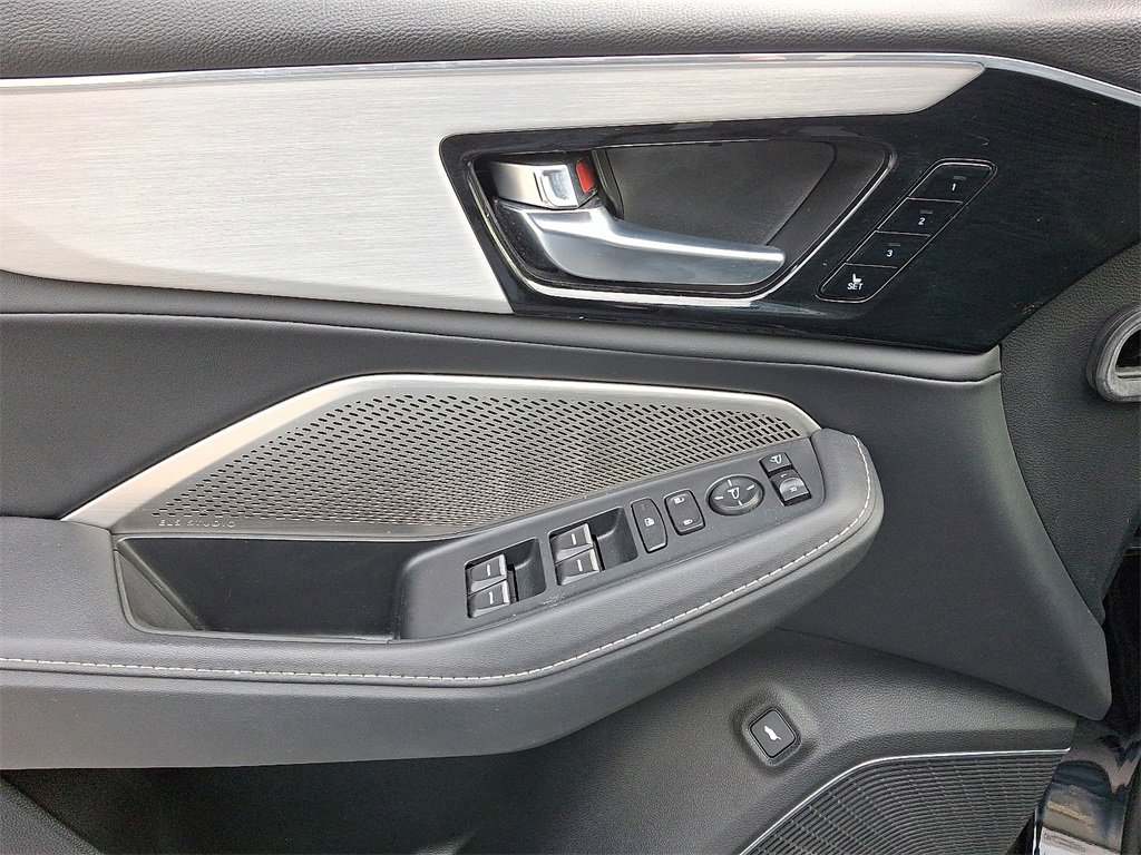 Used 2023 Acura MDX SH-AWD w/ Technology Package image 12