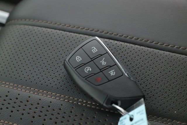 Used 2025 Chevrolet Suburban High Country image 3