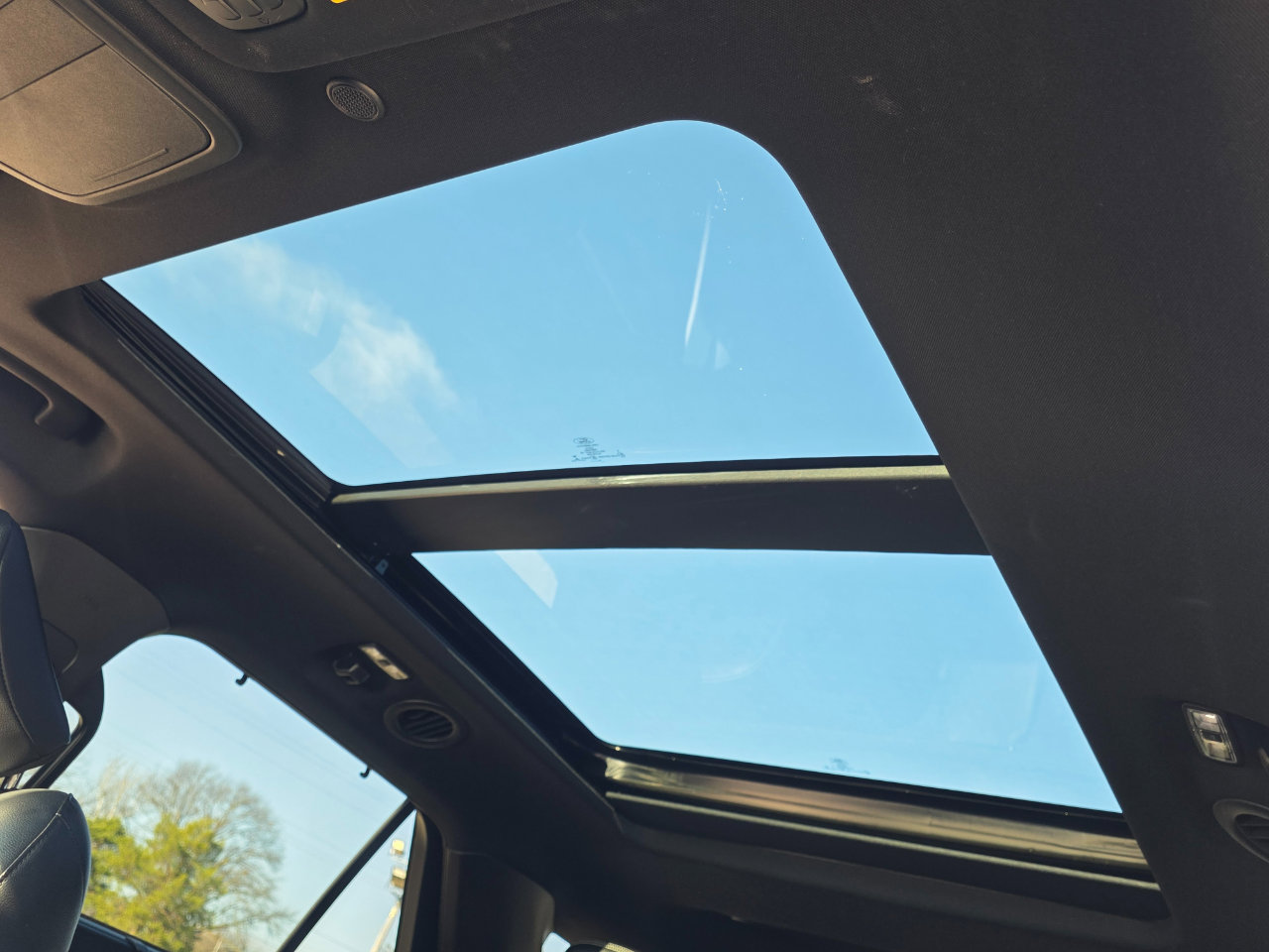 Used 2022 Ford Explorer ST w/ ST Street Pack image 3