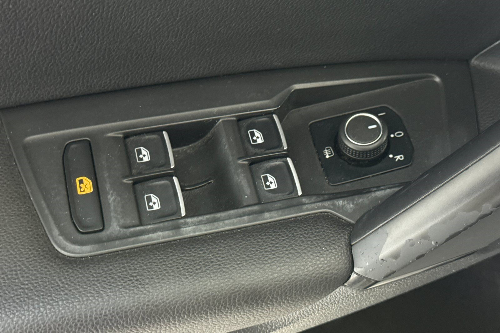 Used 2019 Volkswagen Tiguan SE AWD/4WD image 14