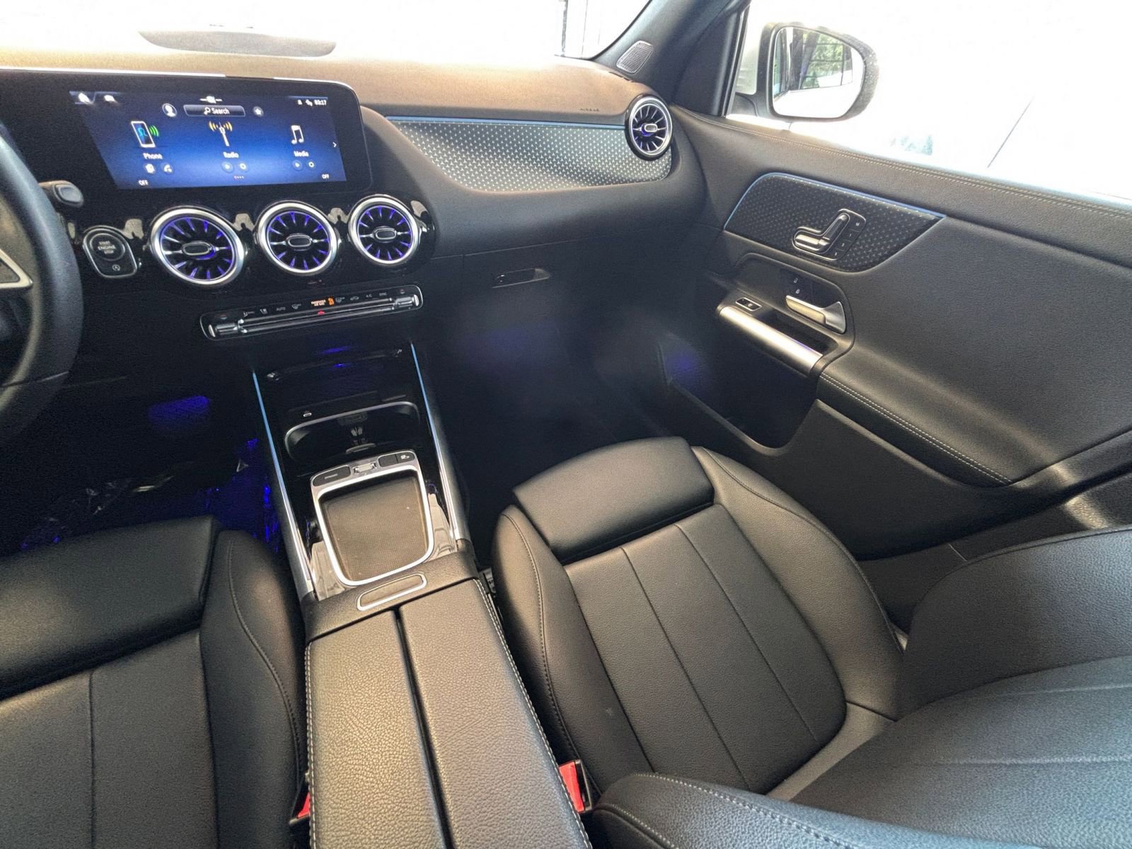 Used 2025 Mercedes-Benz GLA 250 4MATIC image 36
