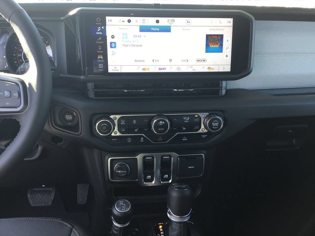 Used 2025 Jeep Wrangler Sport AWD/4WD image 13