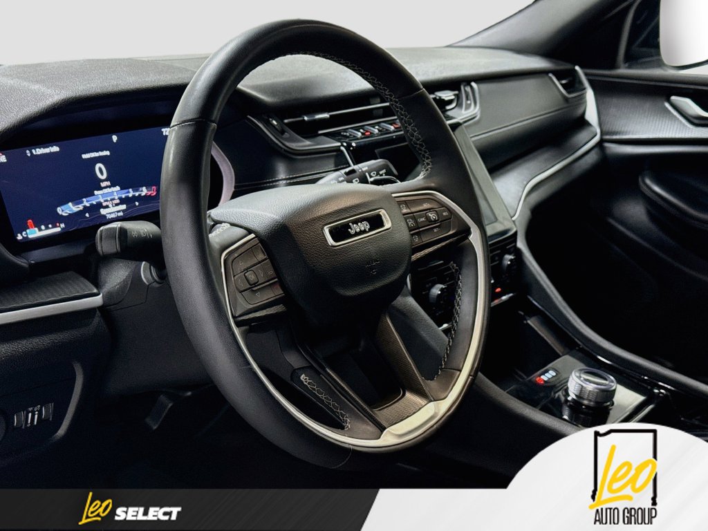 Used 2023 Jeep Grand Cherokee L Laredo AWD/4WD image 14