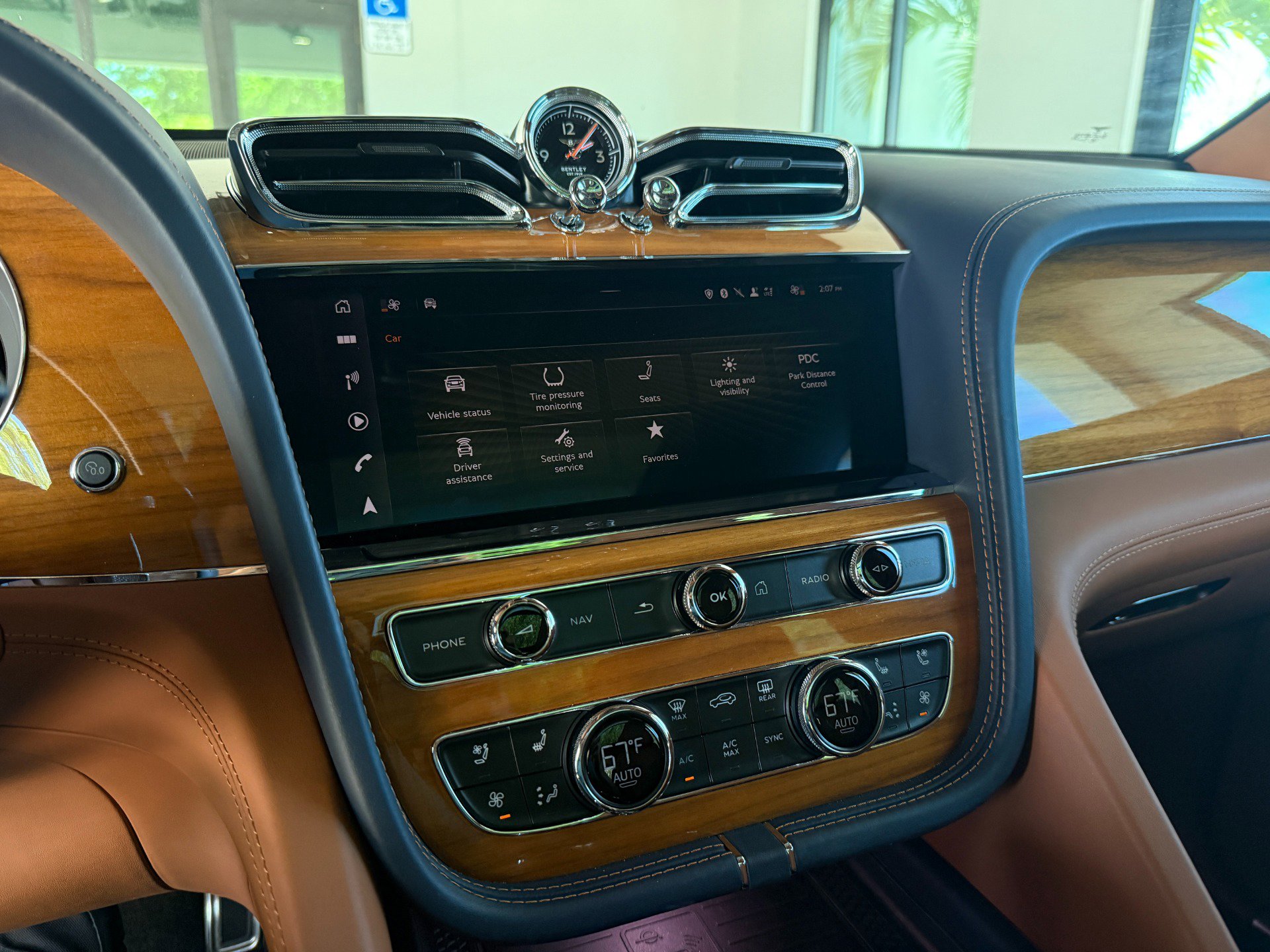 Used 2021 Bentley Bentayga AWD/4WD image 43