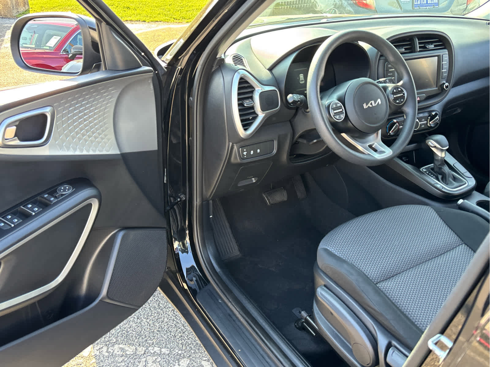 Used 2024 Kia Soul LX w/ Option Group 015 FWD image 7